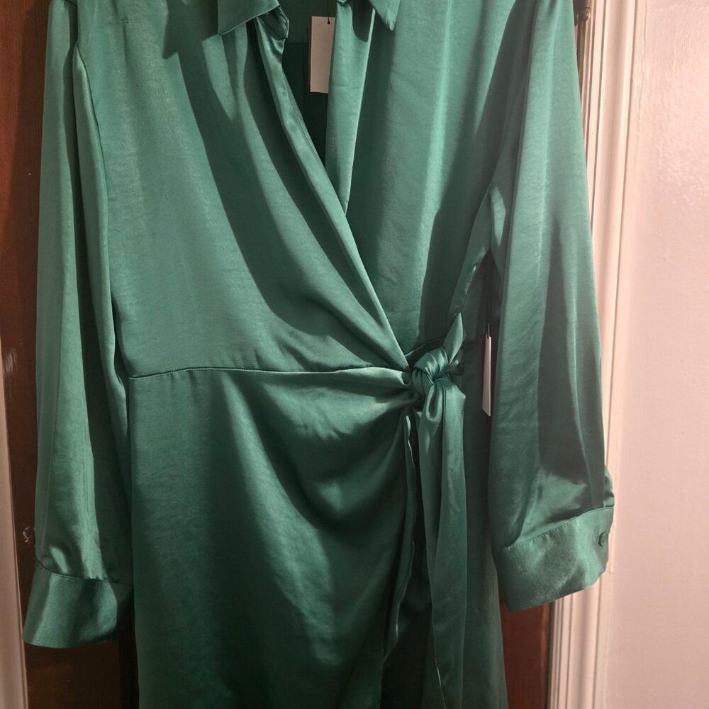 ASTR the Label Long Sleeve Satin Wrap Shirtdress – Size XL - Picture 7 of 8